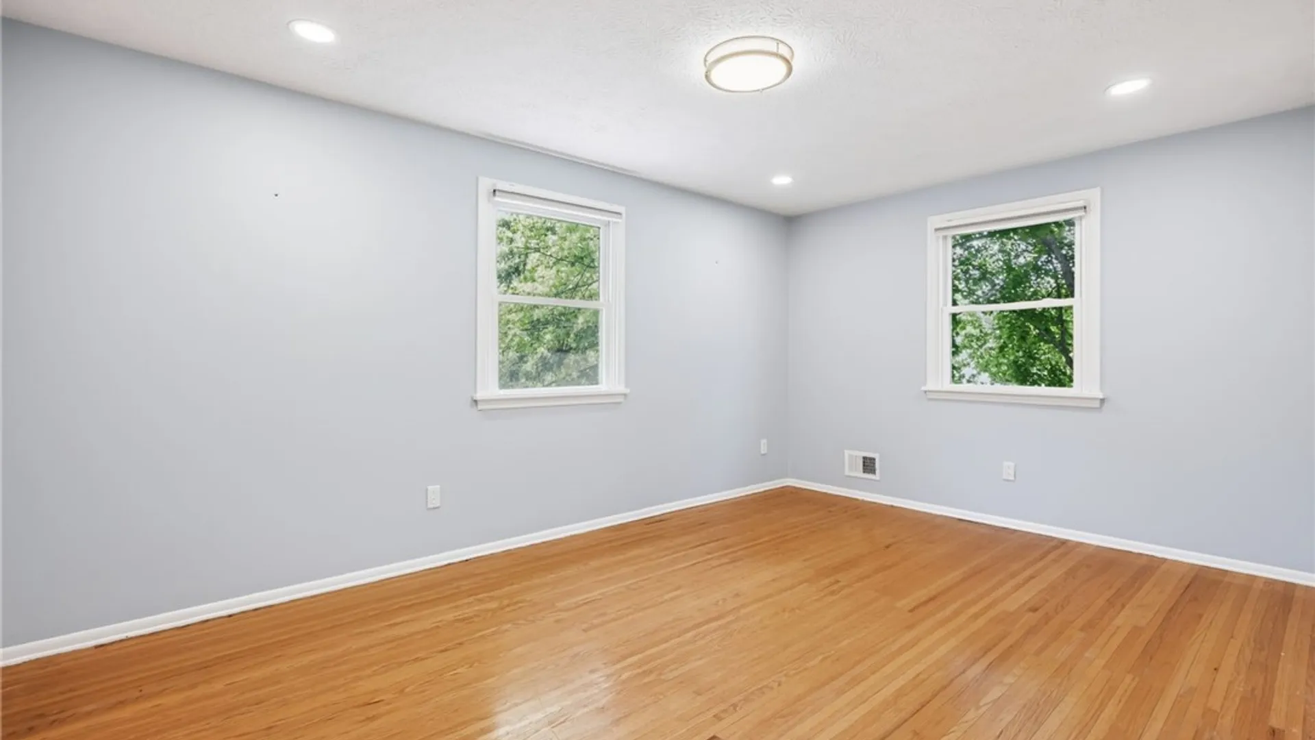 Property at 8 Putnam Cir, Perinton, NY 14450 26