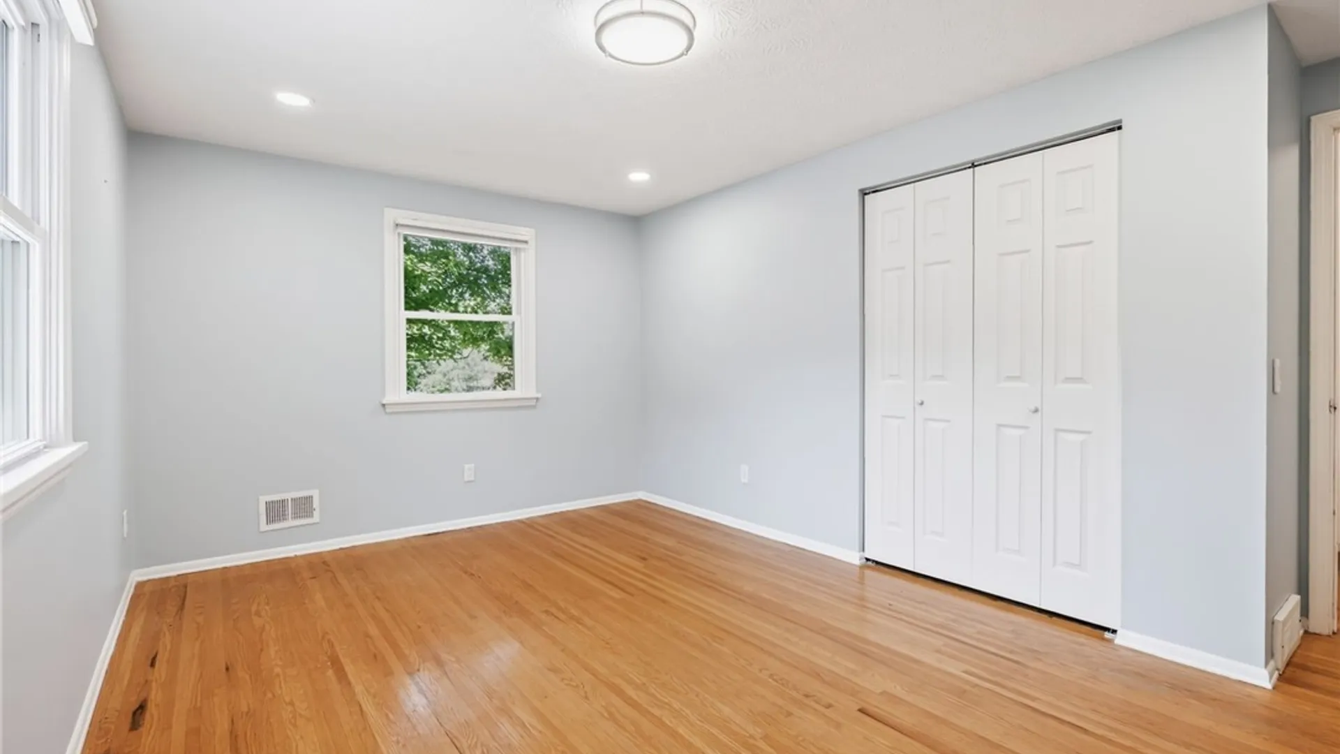 Property at 8 Putnam Cir, Perinton, NY 14450 27