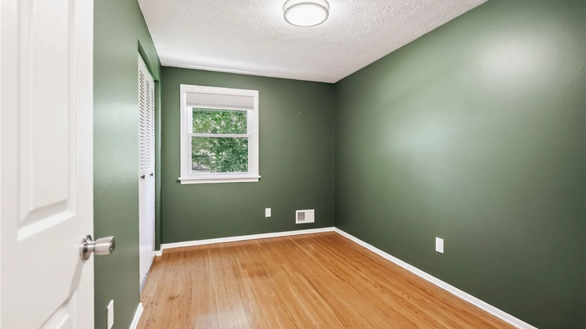 Property at 8 Putnam Cir, Perinton, NY 14450 29