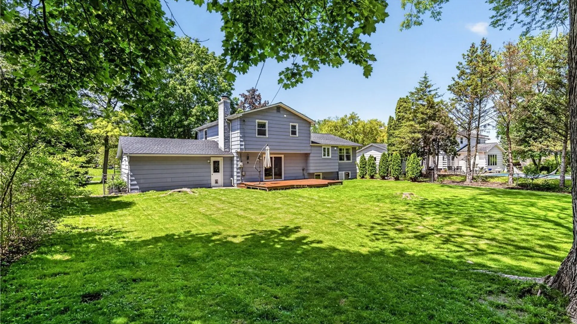 Property at 8 Putnam Cir, Perinton, NY 14450 37