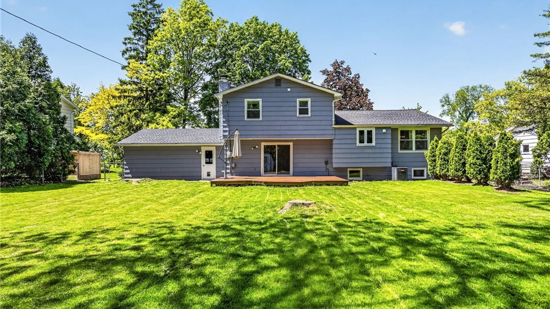 Property at 8 Putnam Cir, Perinton, NY 14450 38