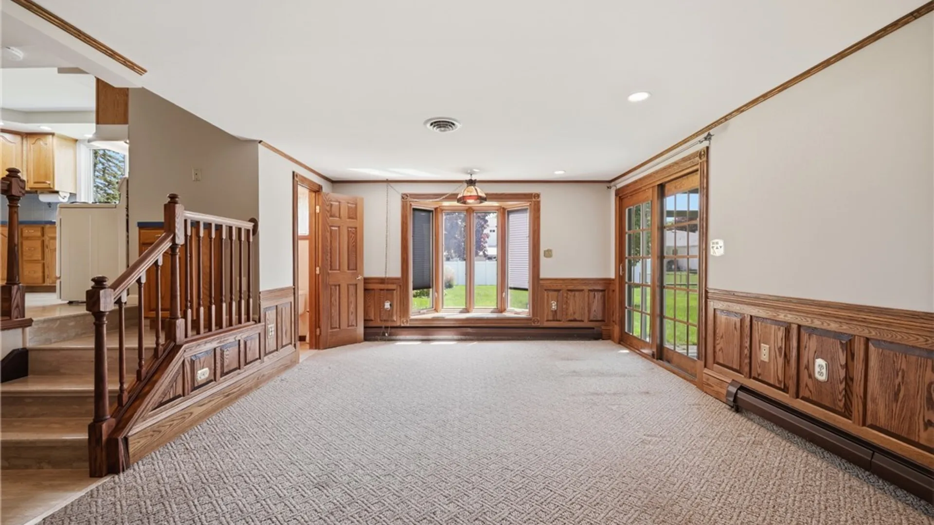 Property at 27 Honorine Drive, Cheektowaga, NY 14043 13