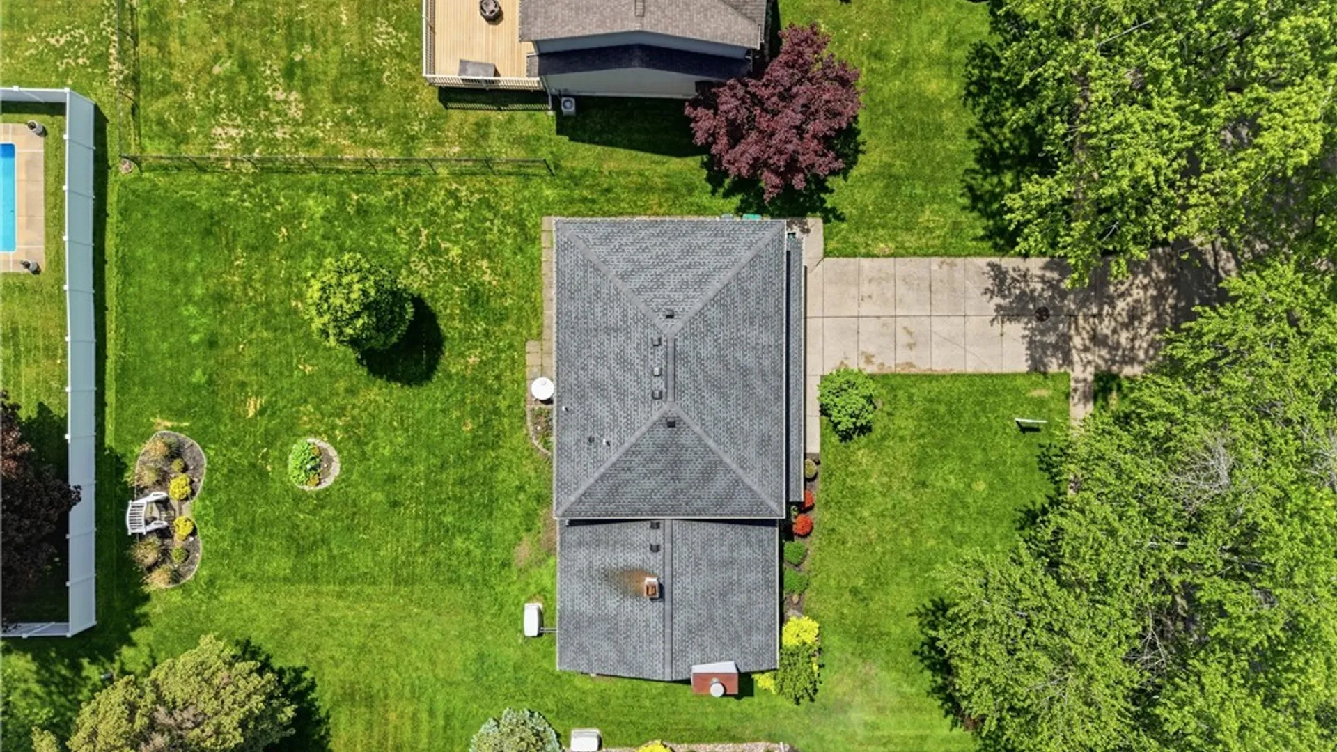 Property at 27 Honorine Drive, Cheektowaga, NY 14043 38