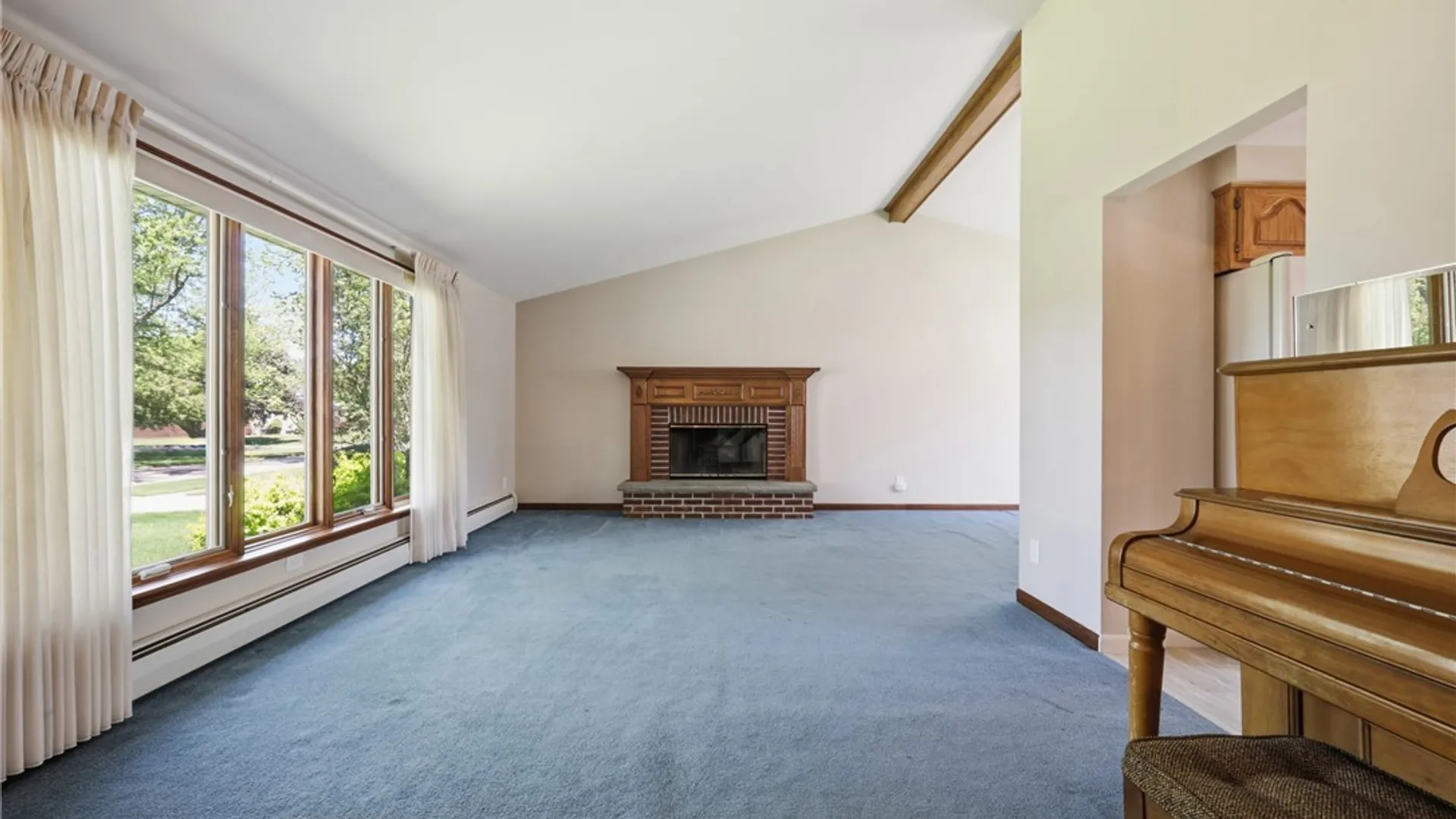 Property at 27 Honorine Drive, Cheektowaga, NY 14043 5