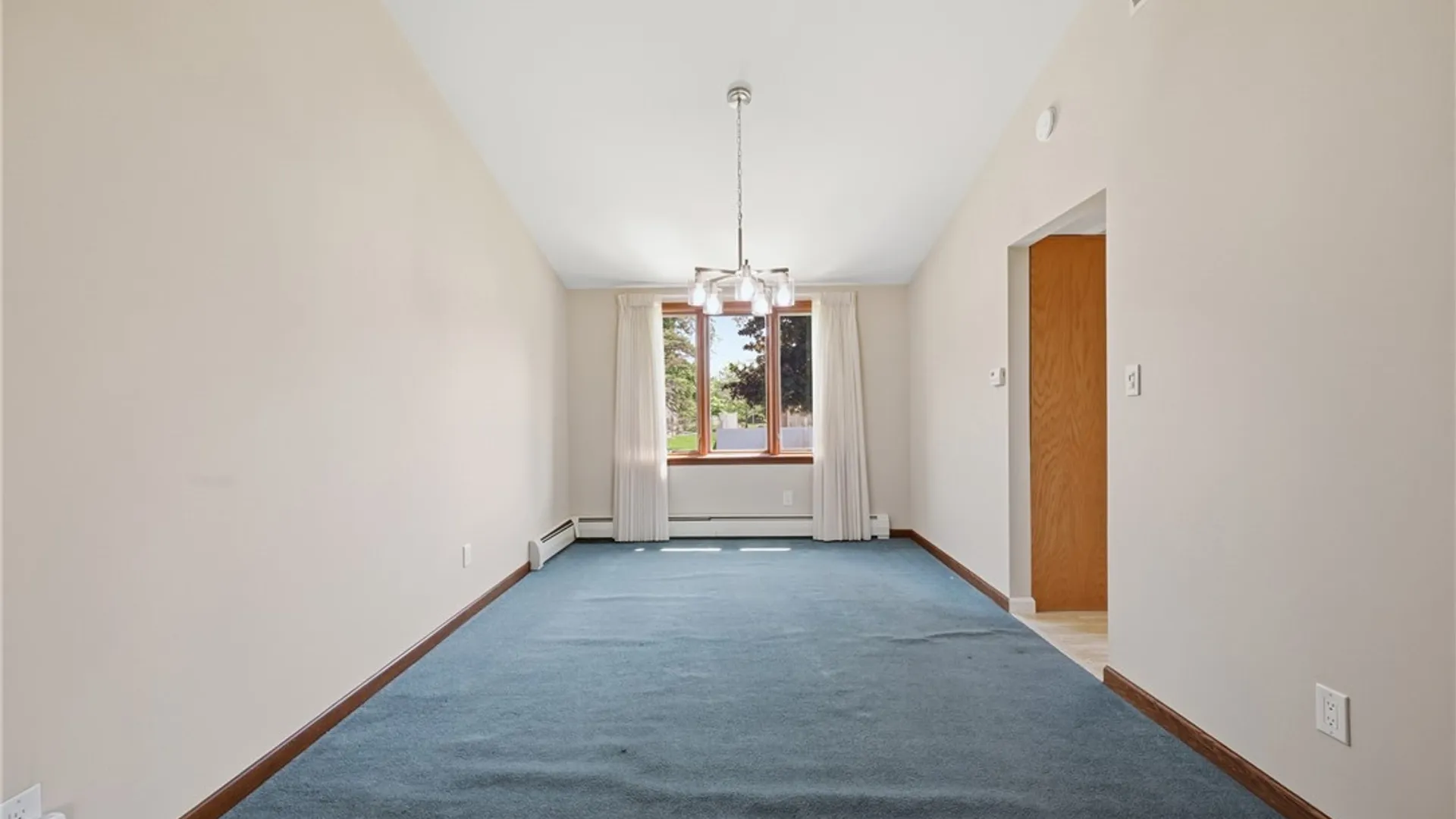 Property at 27 Honorine Drive, Cheektowaga, NY 14043 8