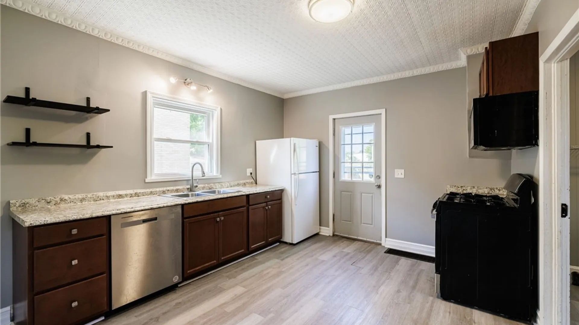 Property at 117 N Lincoln Road, East Rochester, NY 14445 16