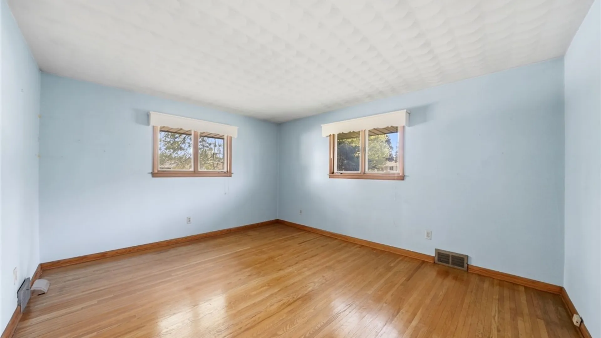 Property at 26 Brian Lane, West Seneca, NY 14224 17