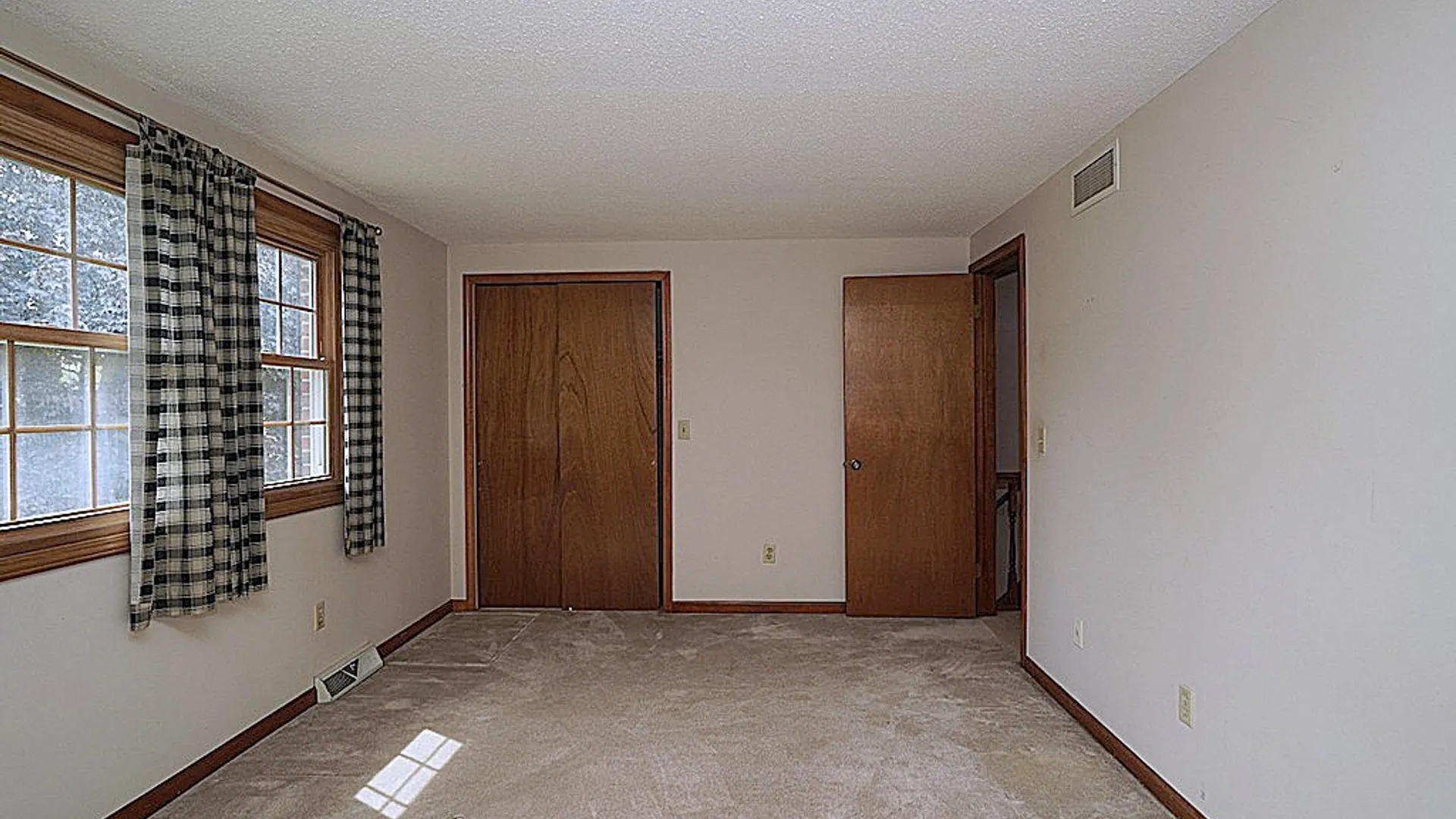 Property at 57 Wimbledon Lane, West Seneca, NY 14224 11