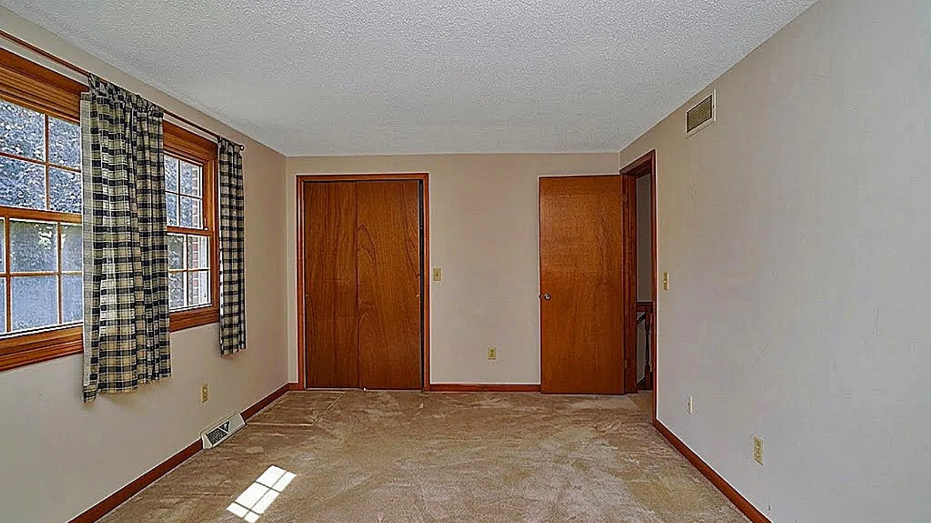 Property at 57 Wimbledon Lane, West Seneca, NY 14224 16