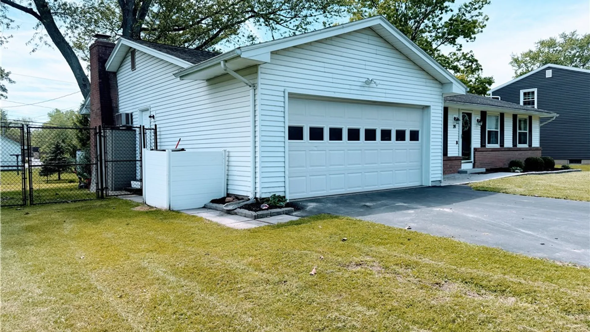 Property at 26 Hillary Dr, Chili, NY 14624 2