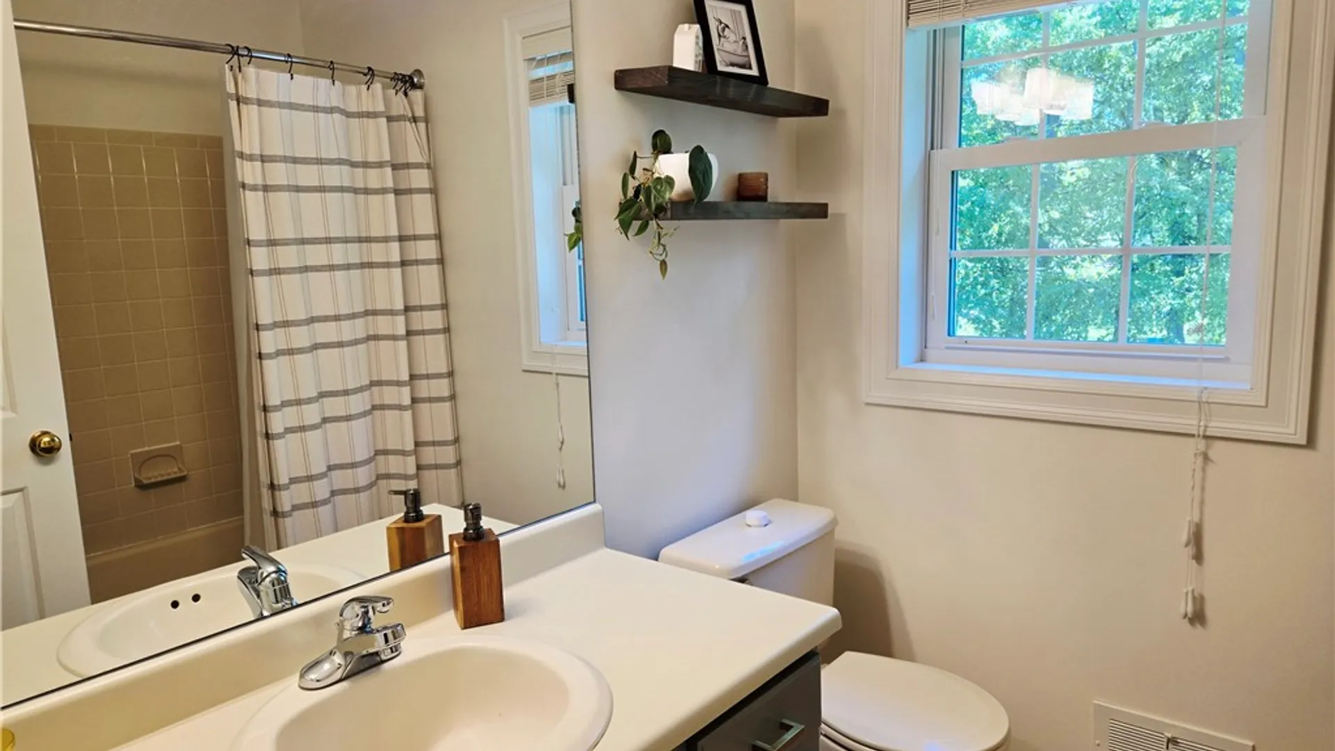 Property at 1081 Bright Stream, Webster, NY 14580 37