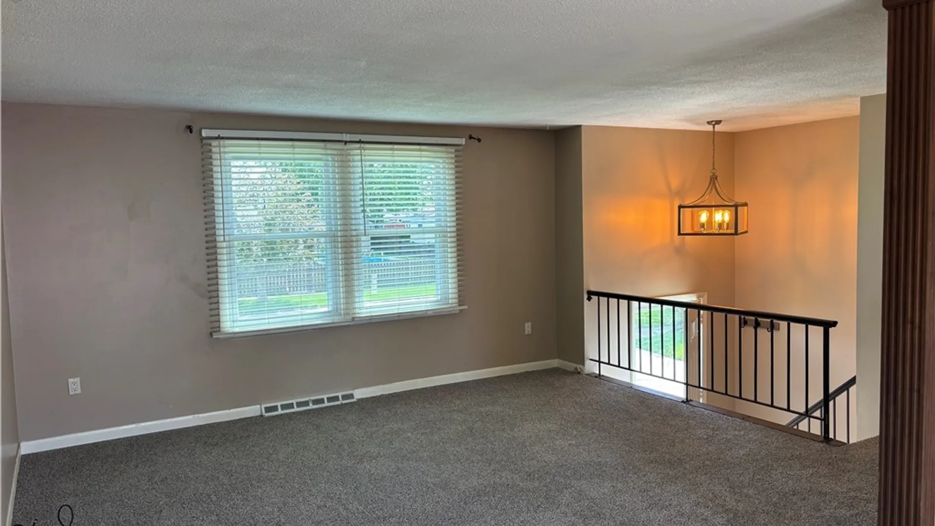 Property at 4 W Cherbourg Drive, Cheektowaga, NY 14227 10
