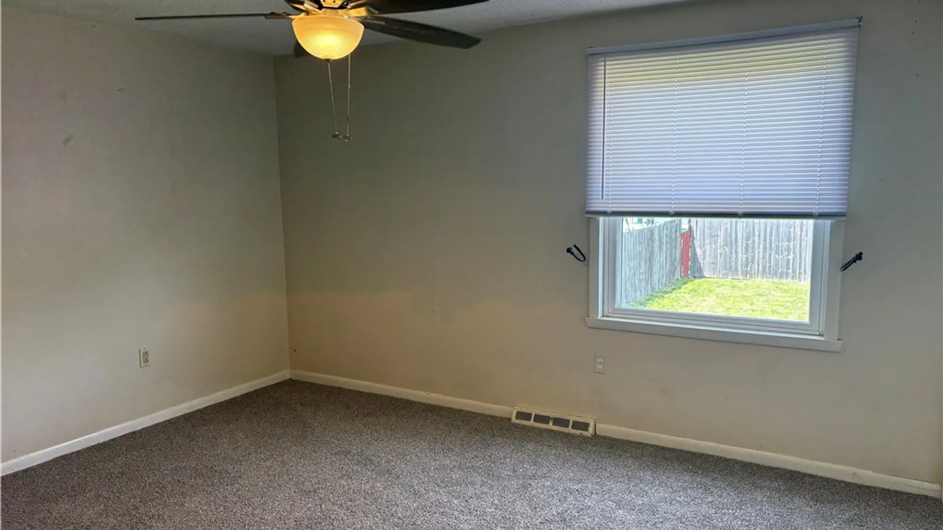 Property at 4 W Cherbourg Drive, Cheektowaga, NY 14227 15