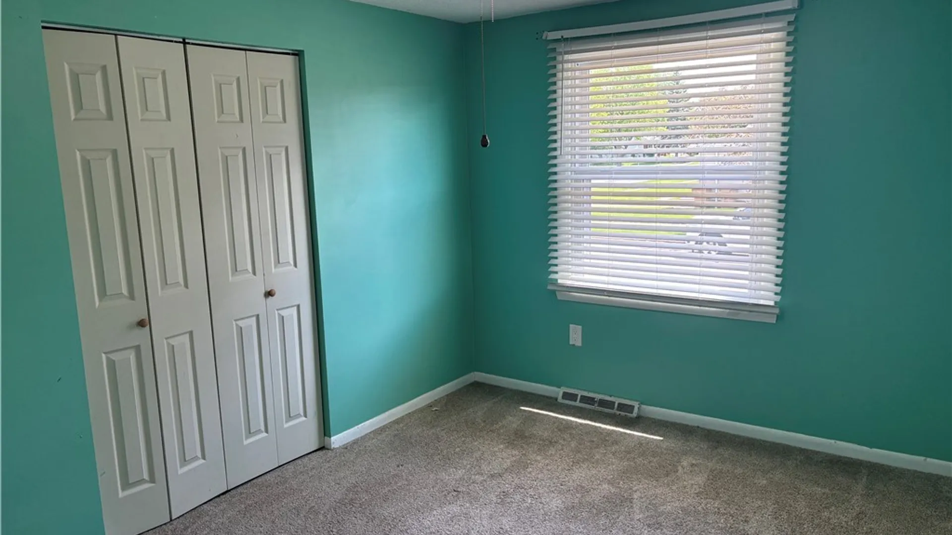 Property at 4 W Cherbourg Drive, Cheektowaga, NY 14227 16