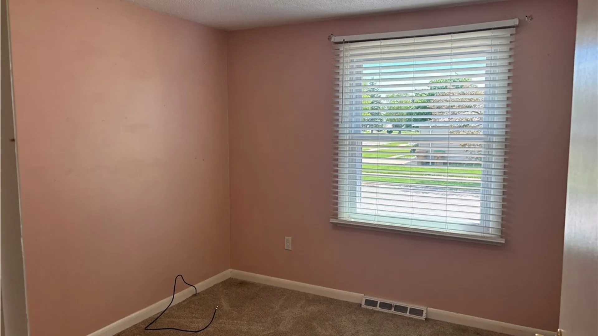 Property at 4 W Cherbourg Drive, Cheektowaga, NY 14227 18
