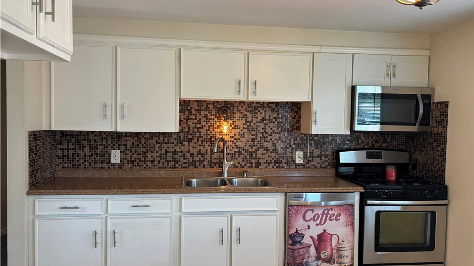Property at 4 W Cherbourg Drive, Cheektowaga, NY 14227 5