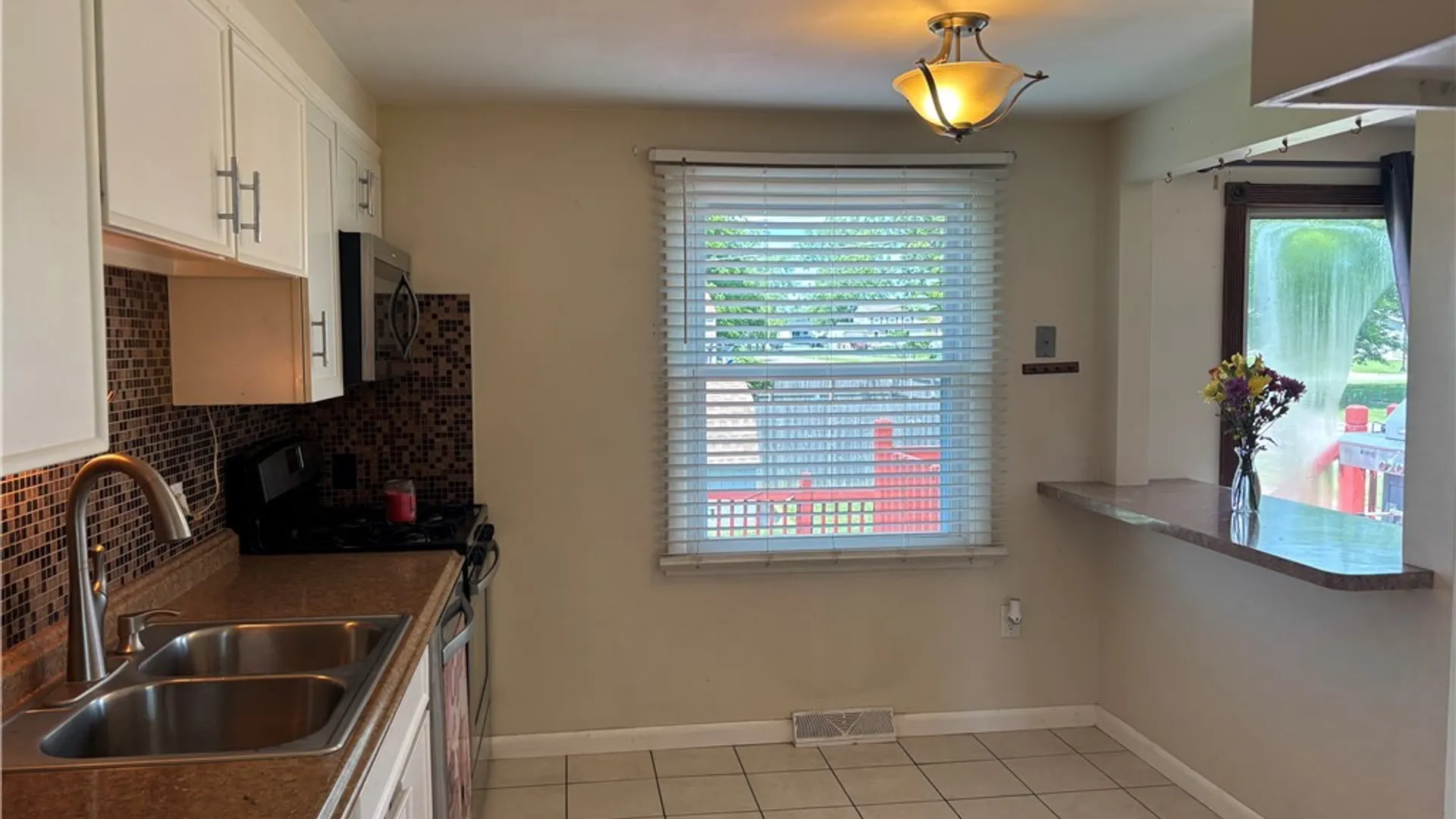 Property at 4 W Cherbourg Drive, Cheektowaga, NY 14227 6