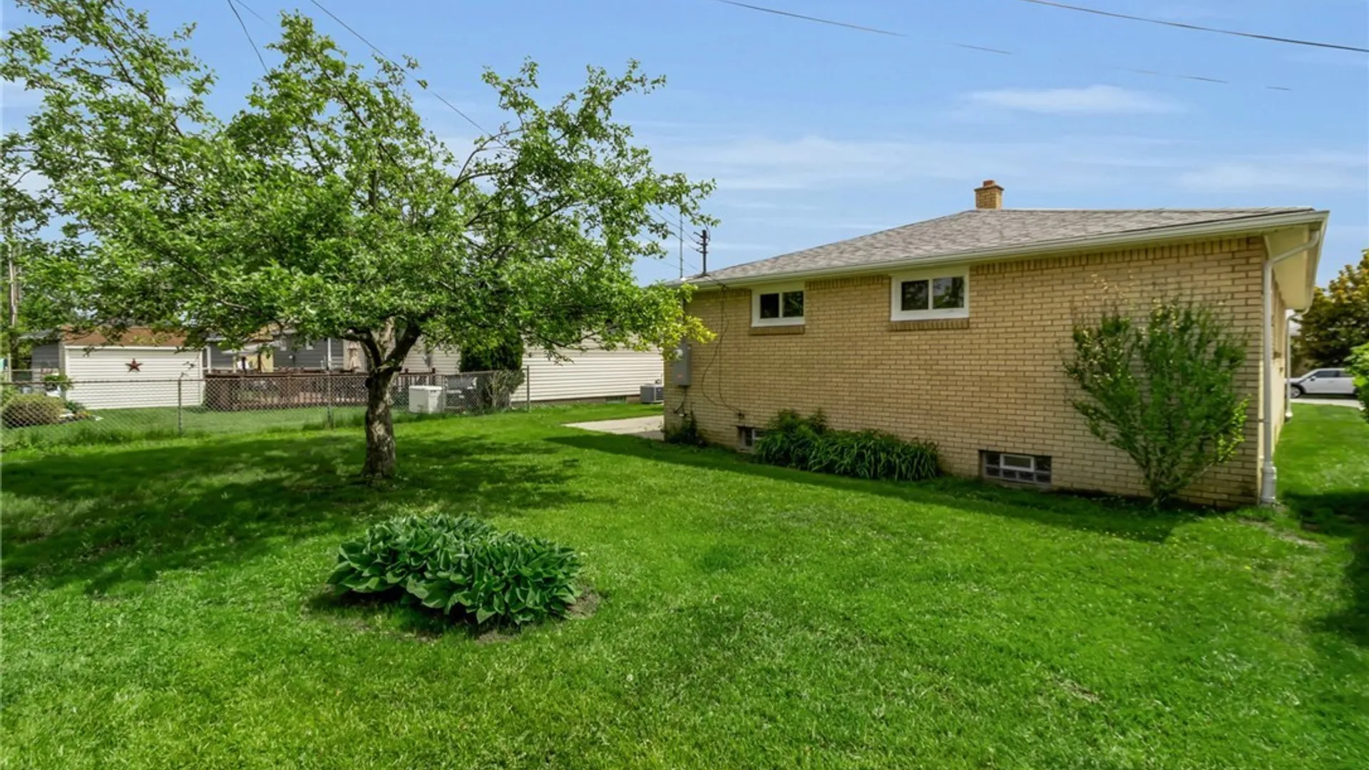 Property at 74 Constance Lane, Cheektowaga, NY 14227 5
