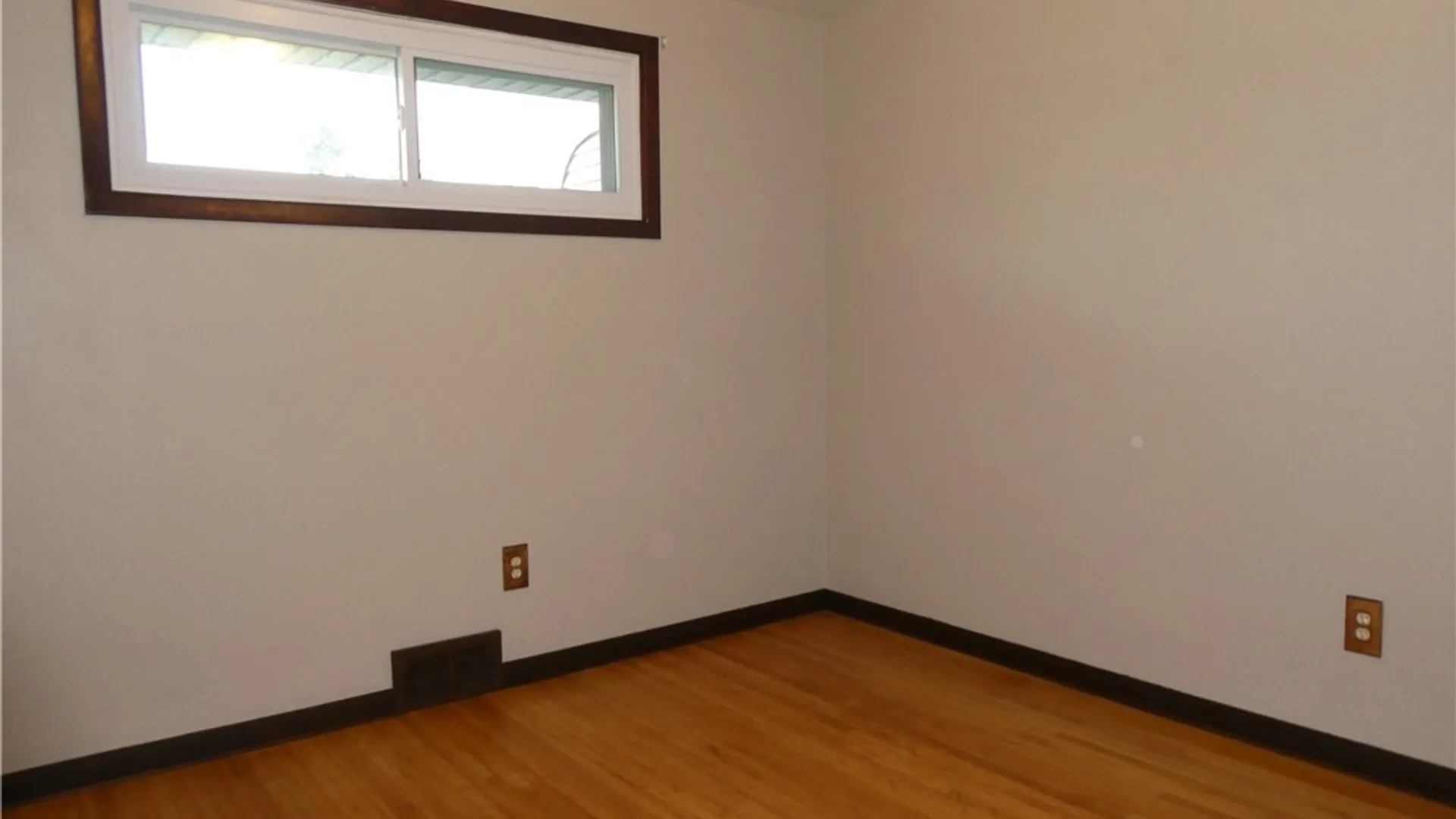Property at 66 Alaska Street, Cheektowaga, NY 14206 11
