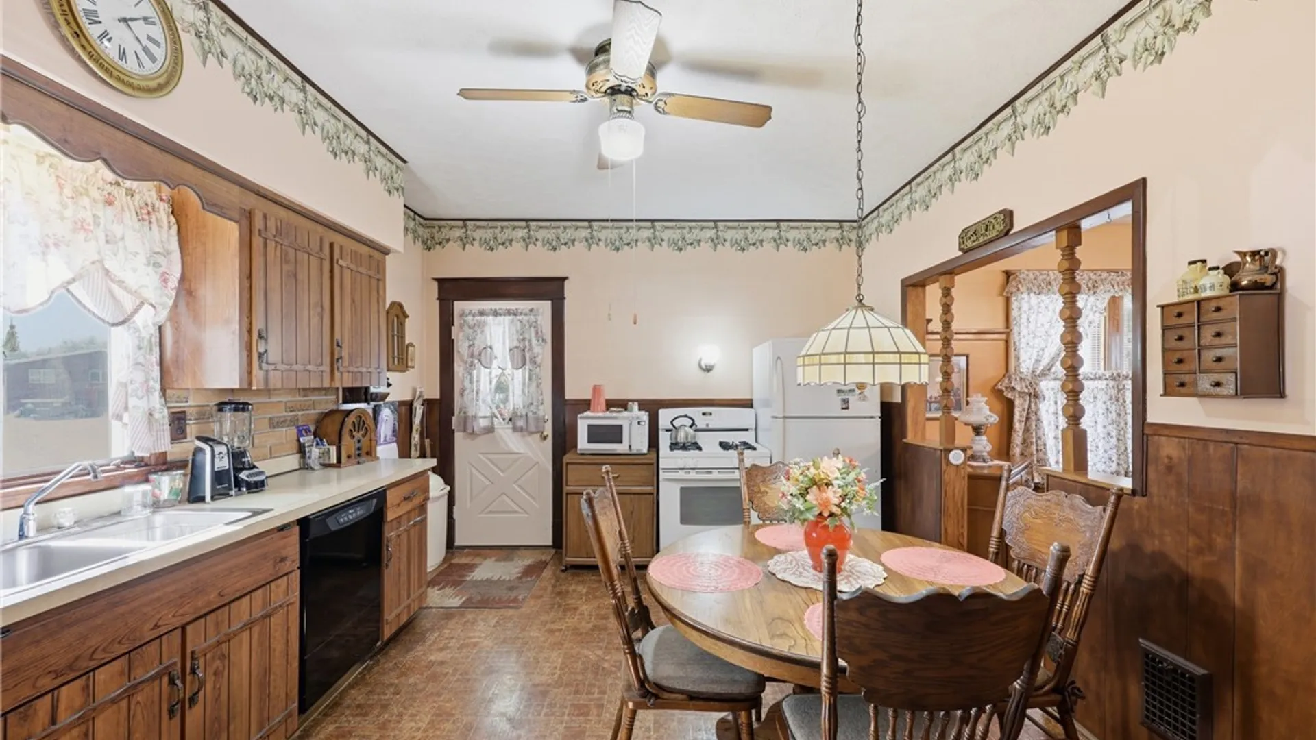 Property at 40 Litchfield Avenue, Lancaster, NY 14043 7