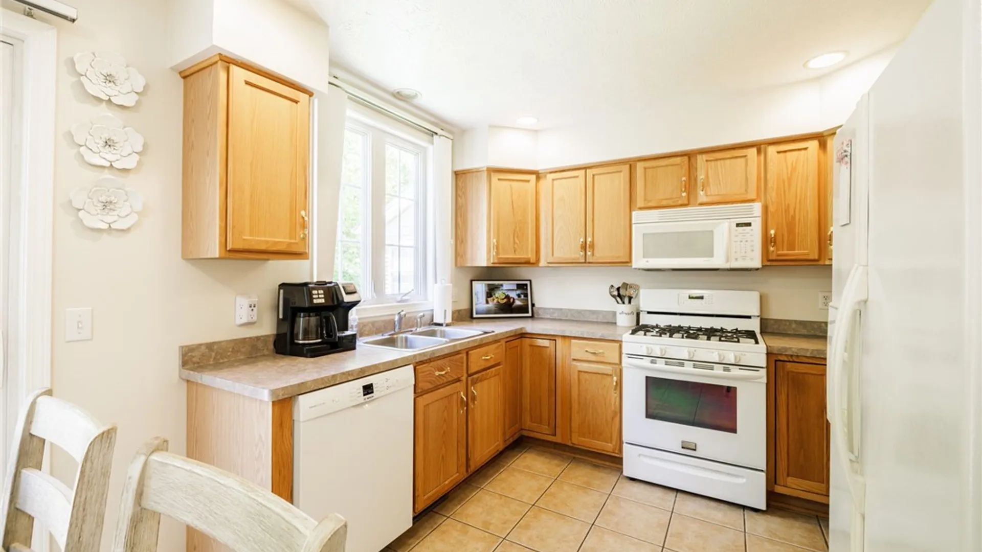 Property at 125 Creston Court, Greece, NY 14612 8