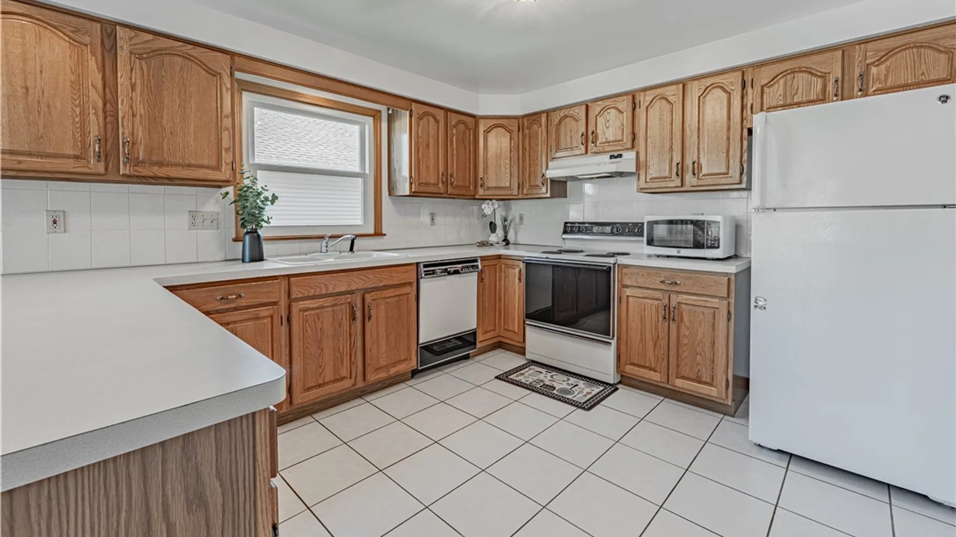 Property at 6926 Rebecca Drive, Wheatfield, NY 14304 16