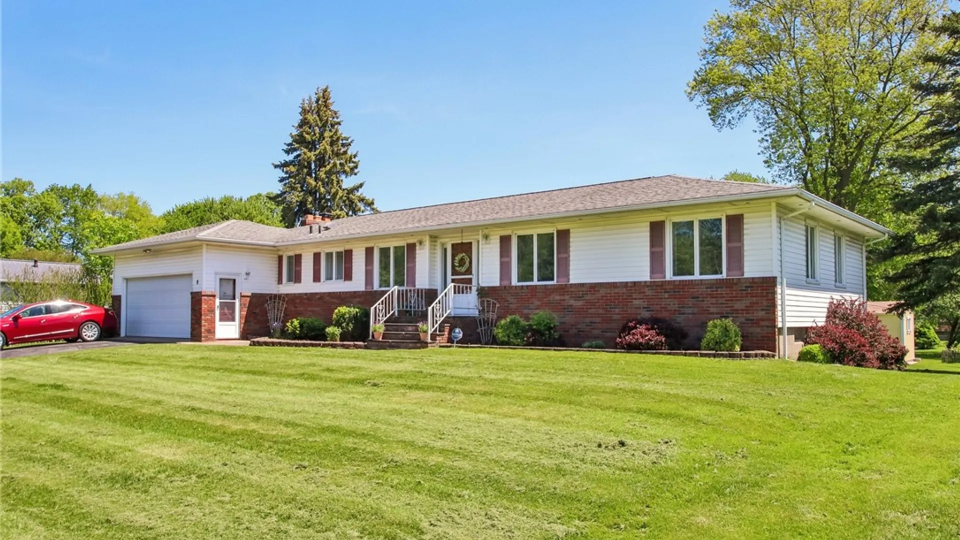Property at 8 Shawnee Drive, Gates, NY 14624 36