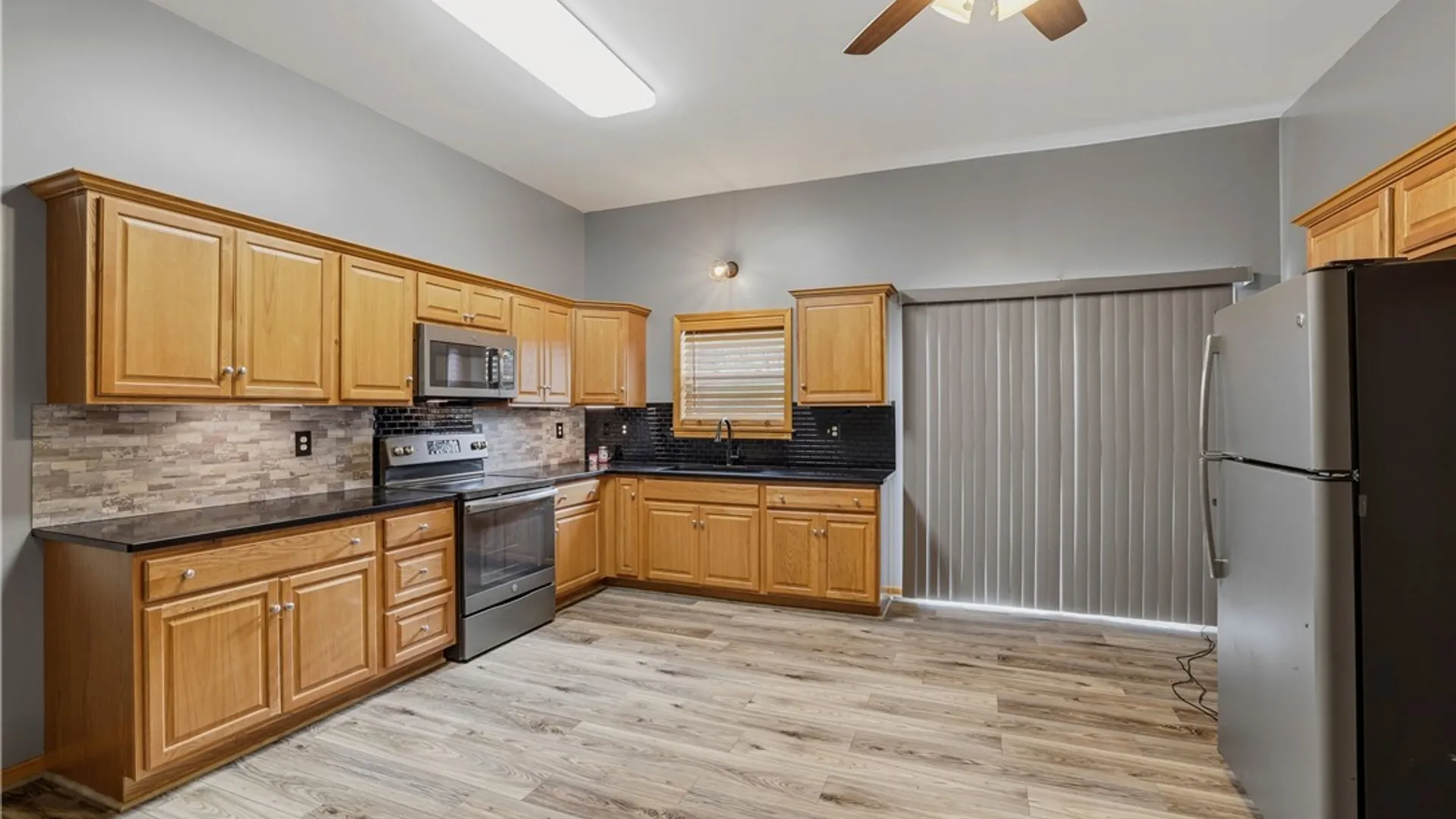 Property at 2410 Grand Avenue, Niagara Falls, NY 14301 17