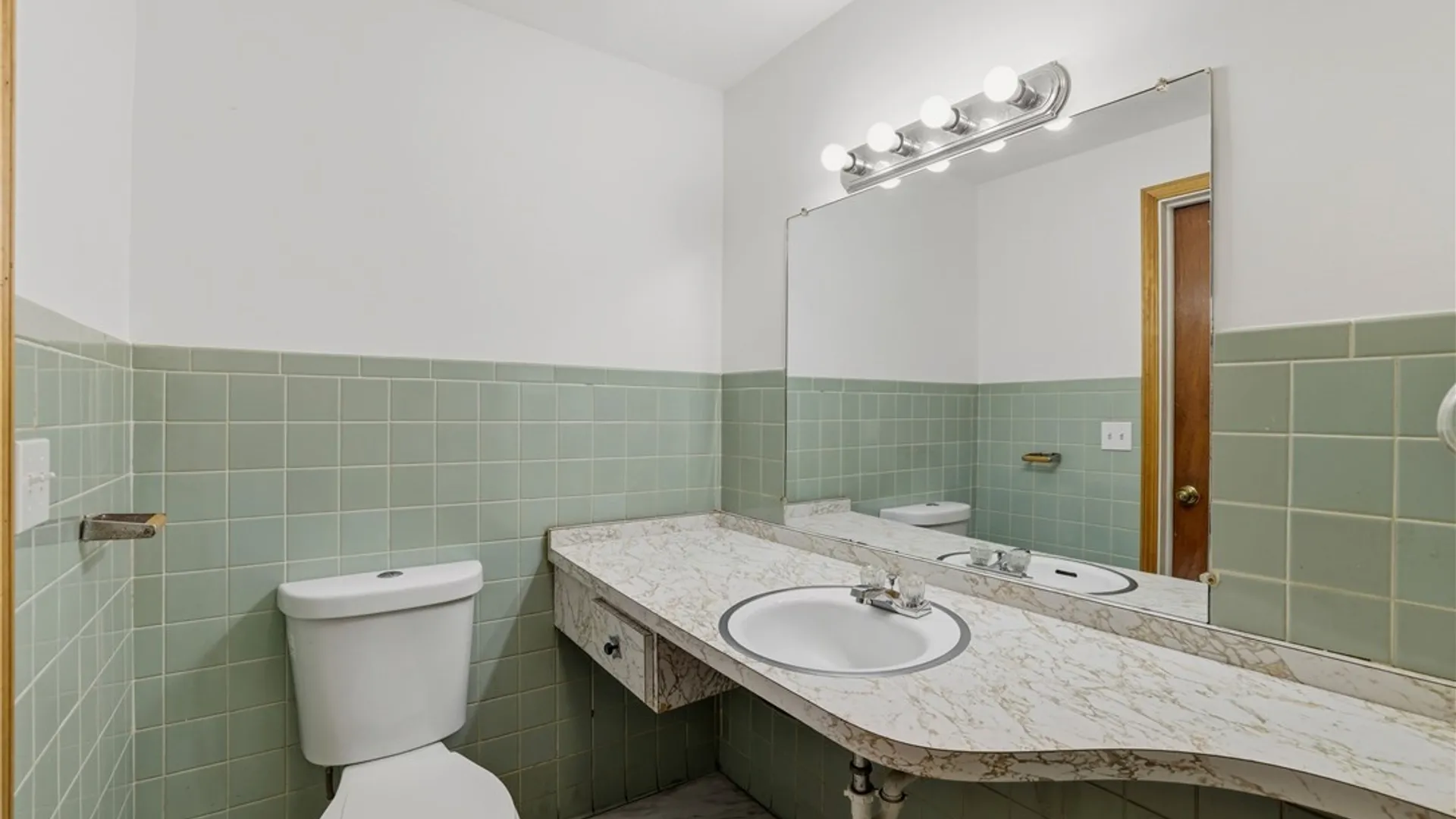 Property at 2410 Grand Avenue, Niagara Falls, NY 14301 28
