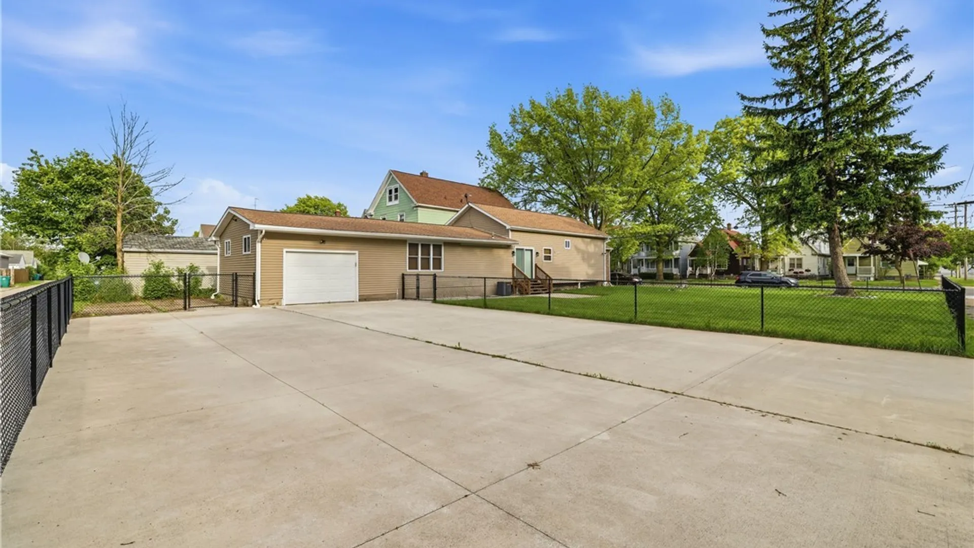 Property at 2410 Grand Avenue, Niagara Falls, NY 14301 5