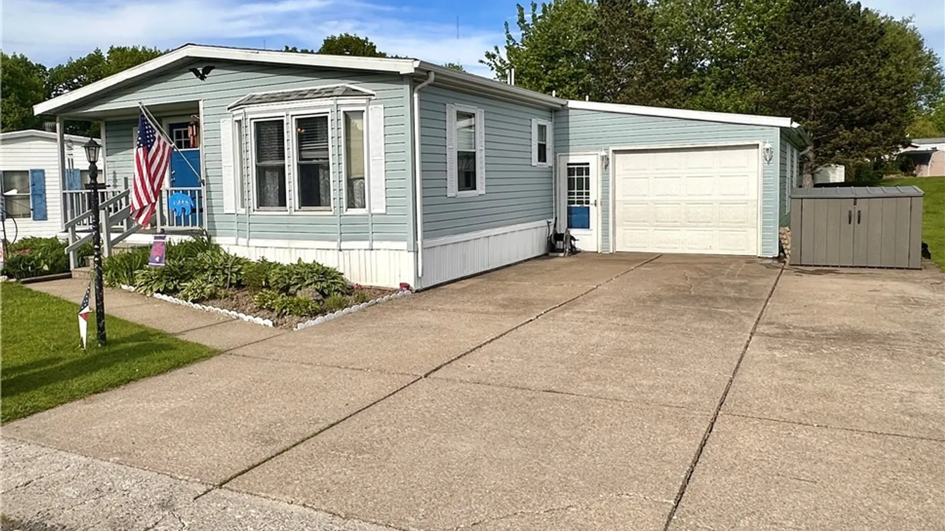 Property at 11 Brookridge Drive, Hamburg, NY 14075 3