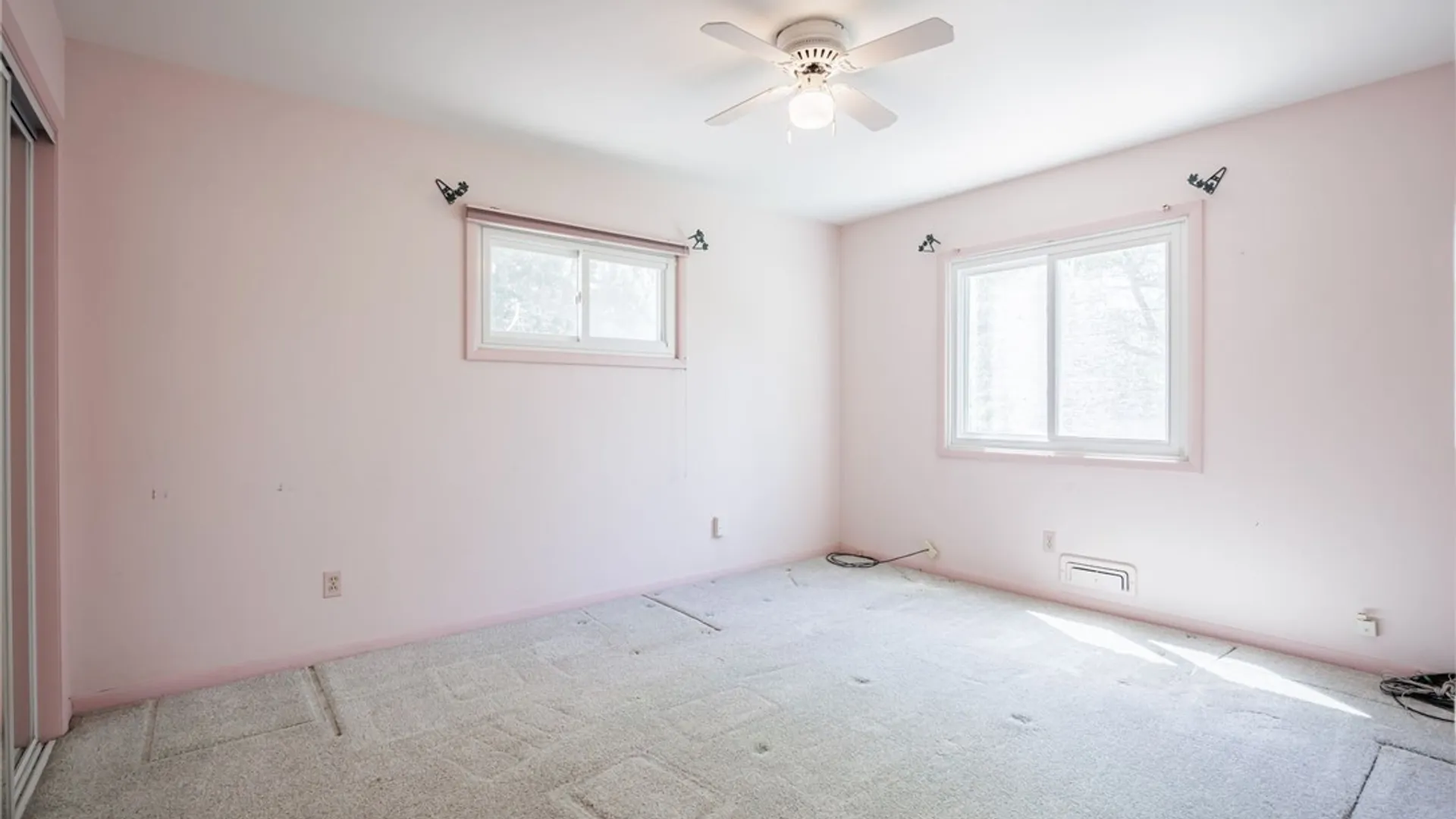 Property at 82 Hotchkiss Cir, Penfield, NY 14526 17