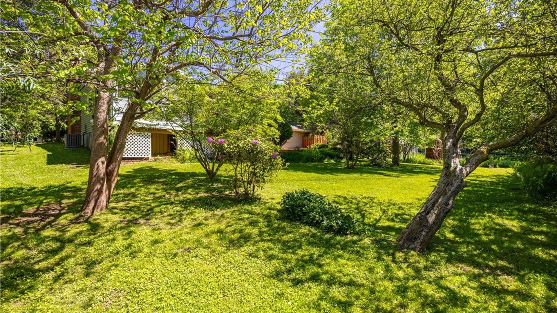 Property at 82 Hotchkiss Cir, Penfield, NY 14526 34