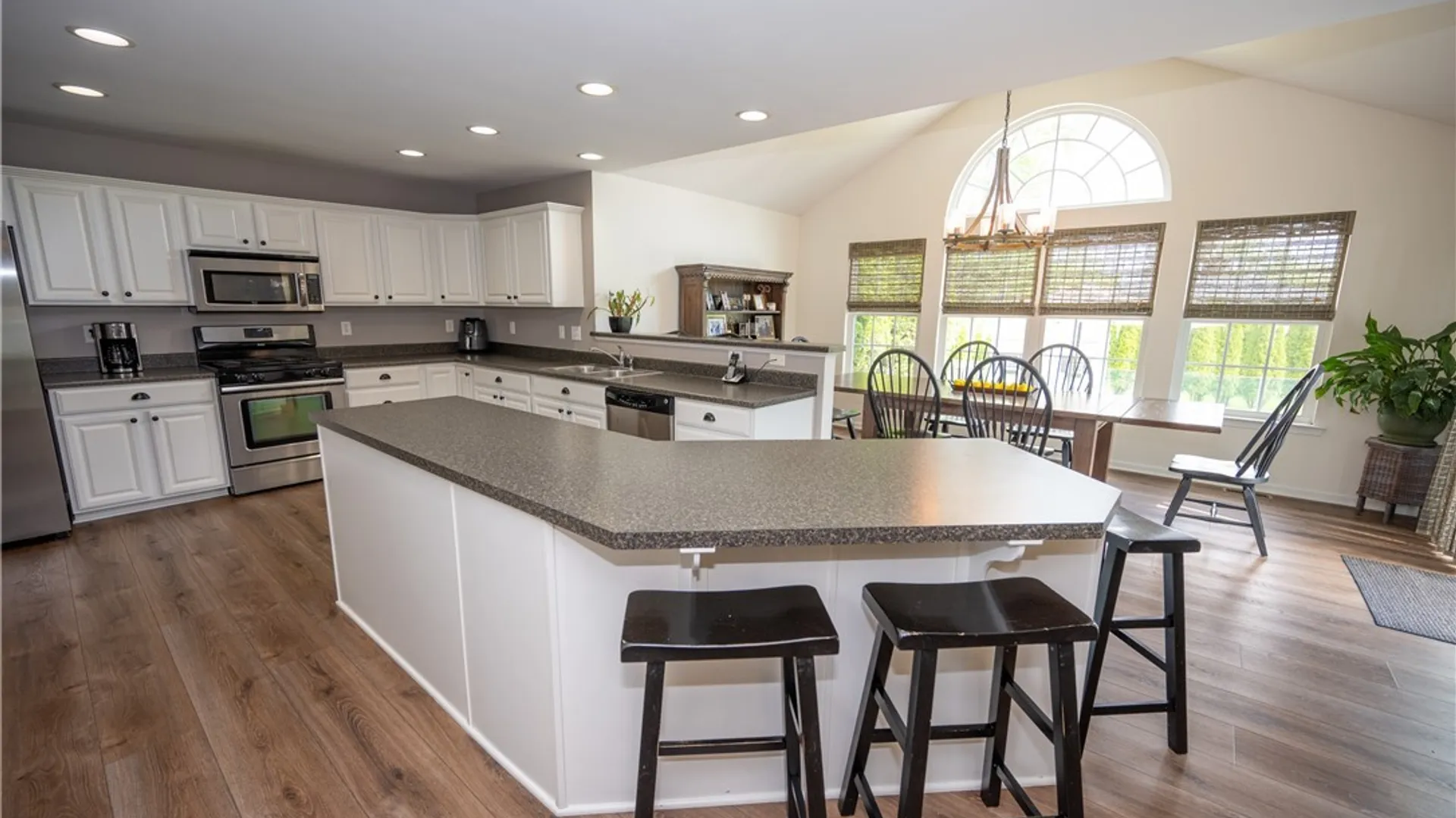 Property at 26 Morris Crescent, West Seneca, NY 14224 19