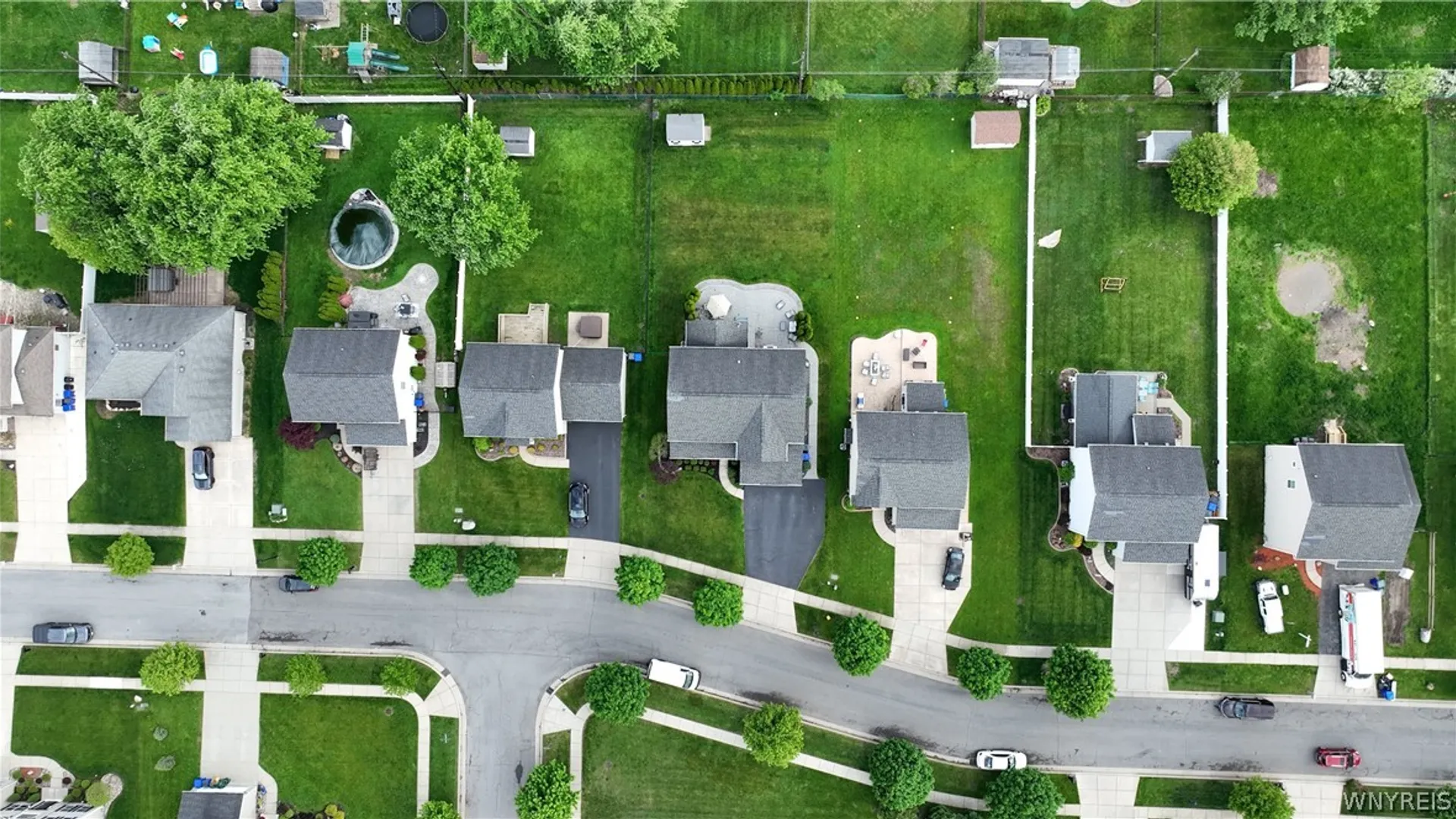 Property at 26 Morris Crescent, West Seneca, NY 14224 49
