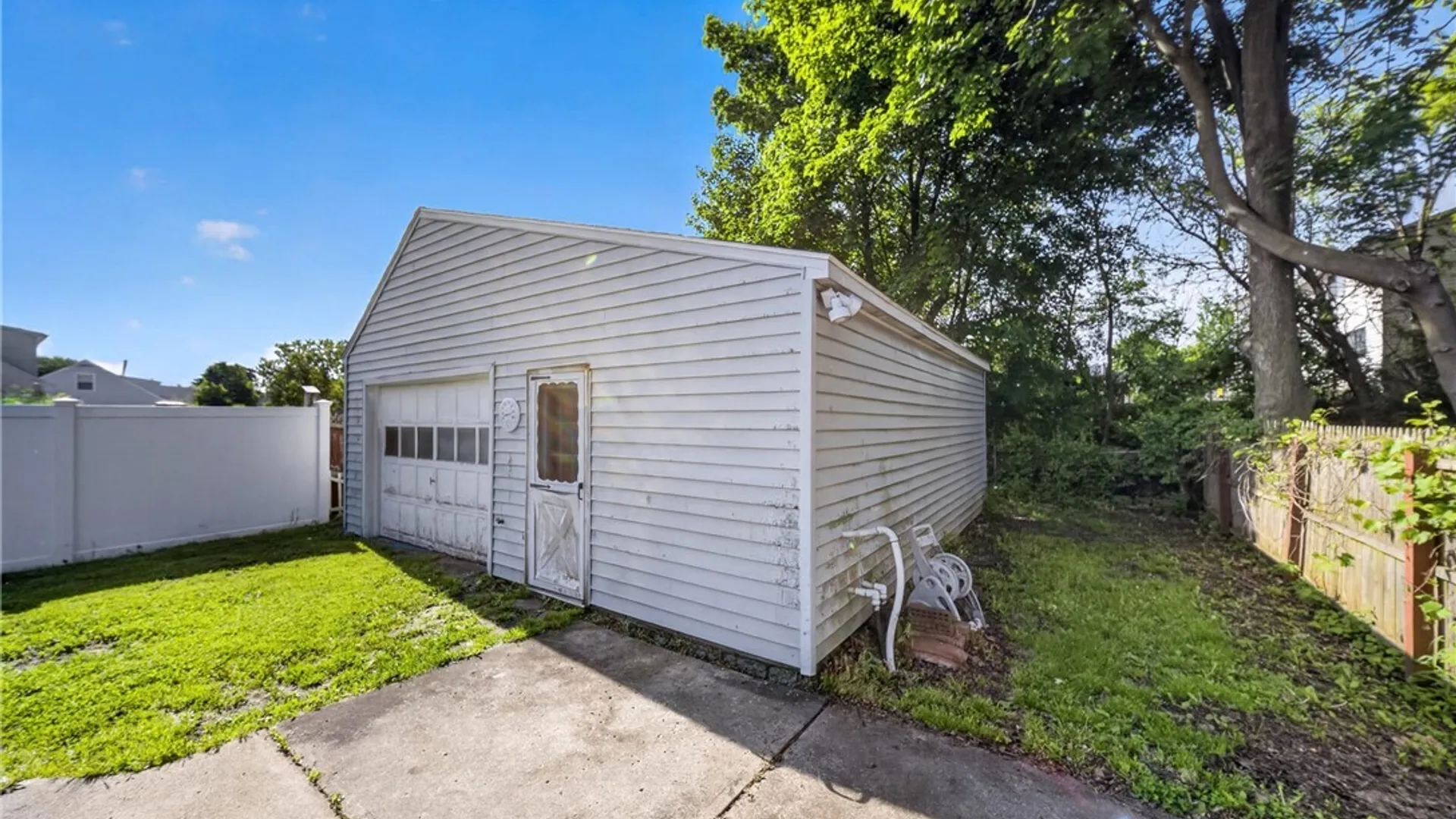 Property at 106 Lorenzo Drive, Salina, NY 13206 28