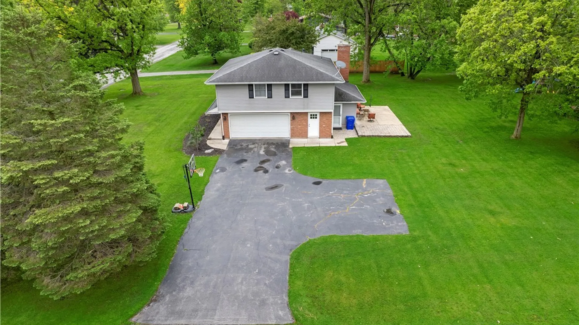 Property at 5150 Brookhaven Drive, Clarence, NY 14031 8