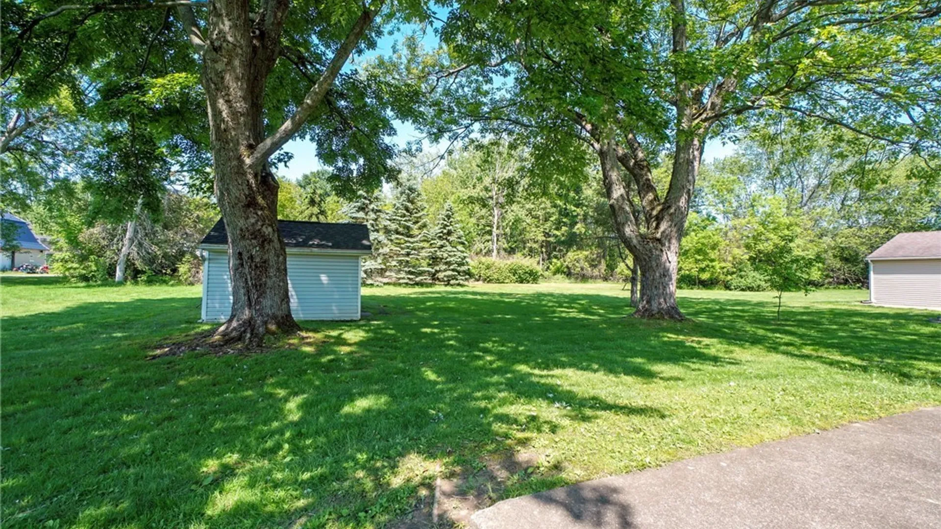 Property at 45 Lenora Drive, Hamburg, NY 14075 37