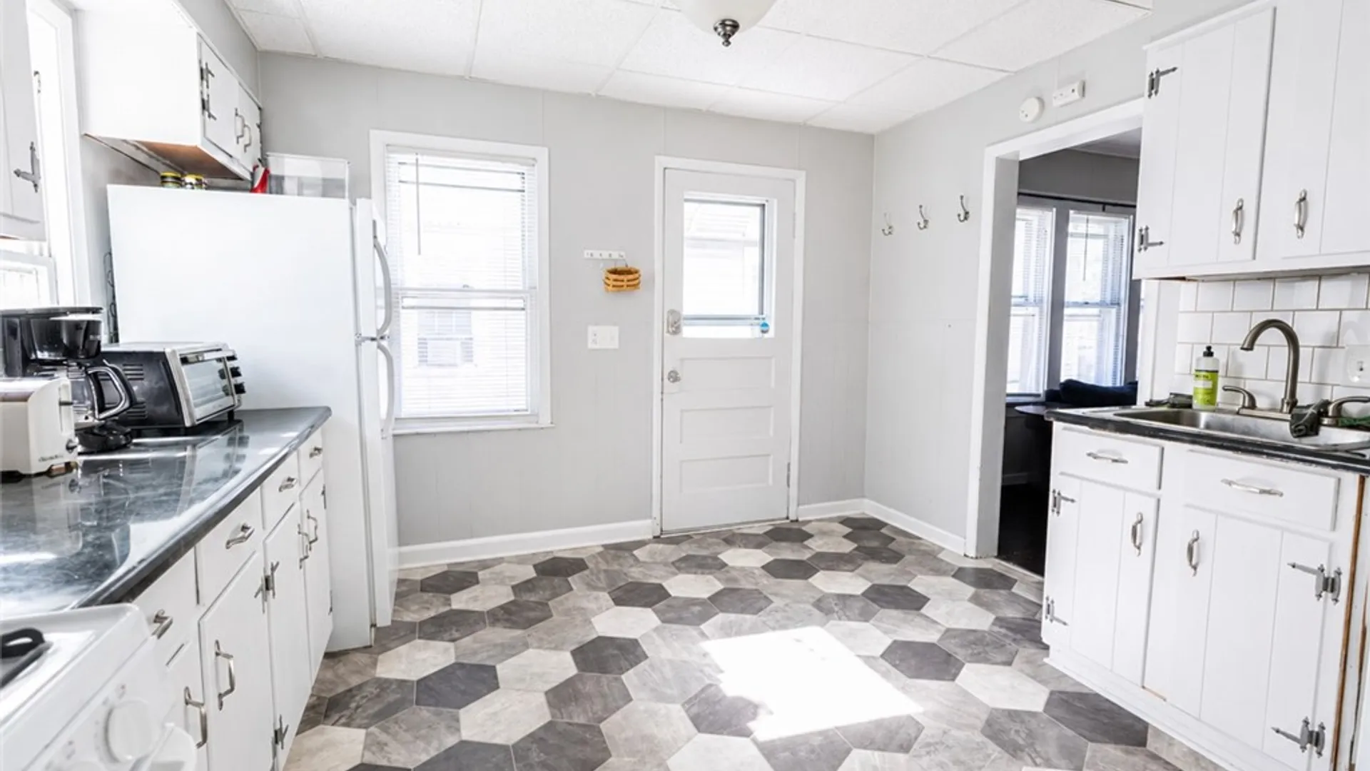 Property at 6 Sauer Place, Rochester, NY 14620 5