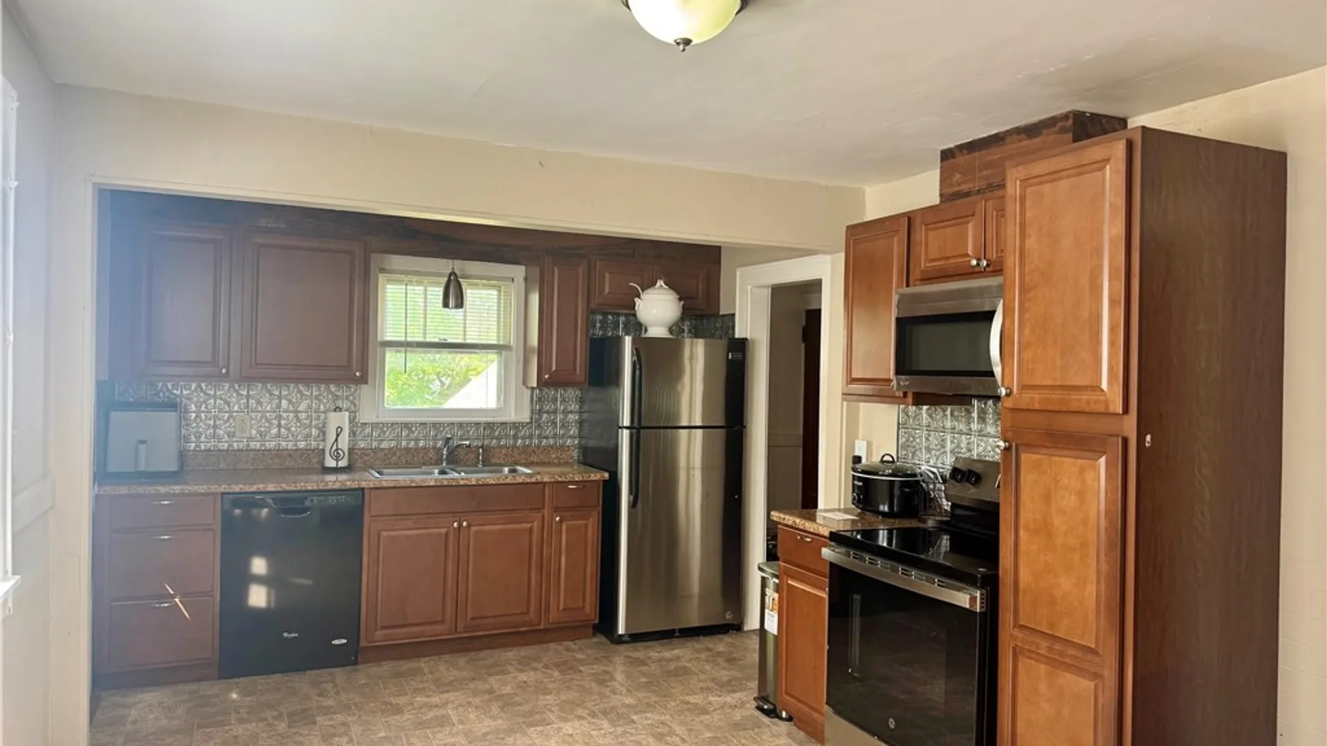 Property at 211 Pharis Street, Syracuse, NY 13204 14