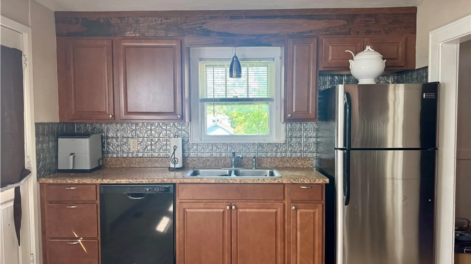 Property at 211 Pharis Street, Syracuse, NY 13204 15