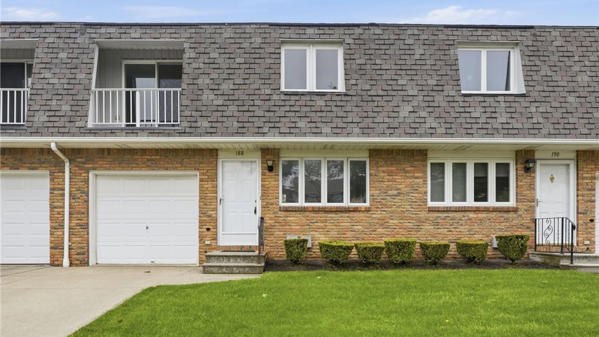 Property at 188 Rebecca Park, Buffalo, NY 14207 2