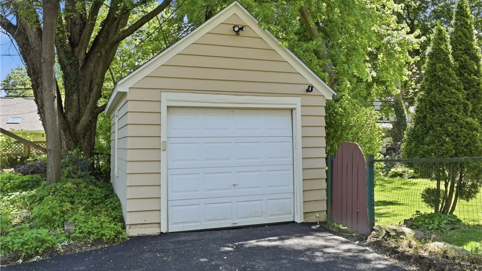 Property at 86 Hampshire Drive, Brighton, NY 14618 25