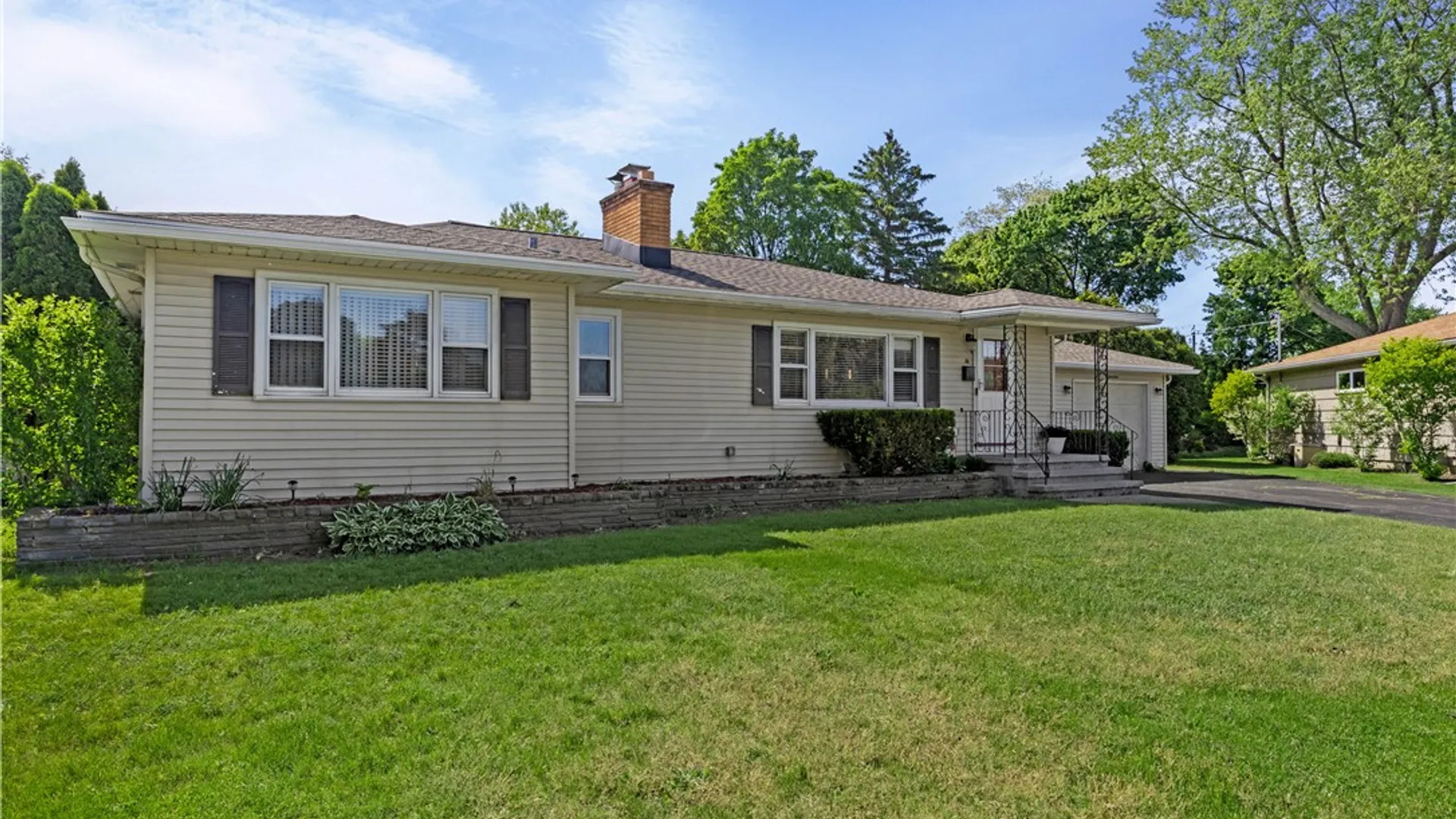 Property at 17 Ridge Port Circle, Irondequoit, NY 14617 2