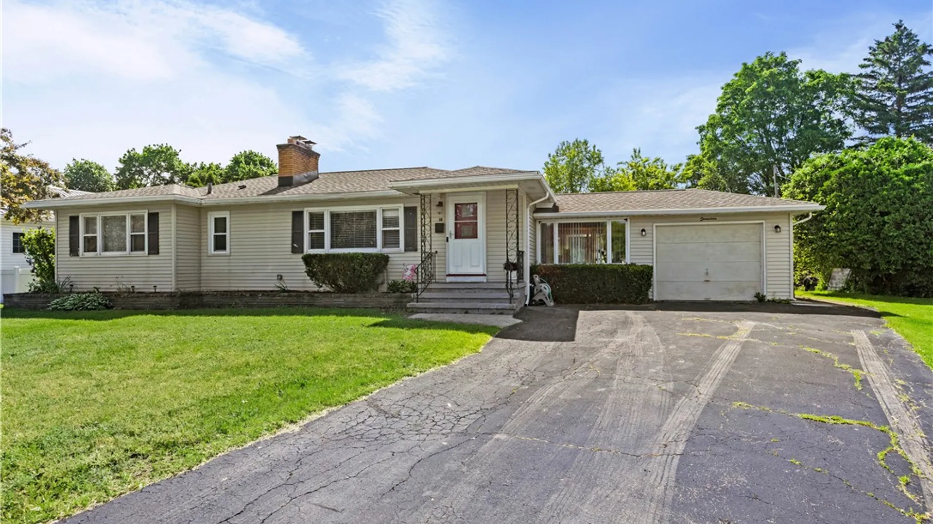 Property at 17 Ridge Port Circle, Irondequoit, NY 14617 3