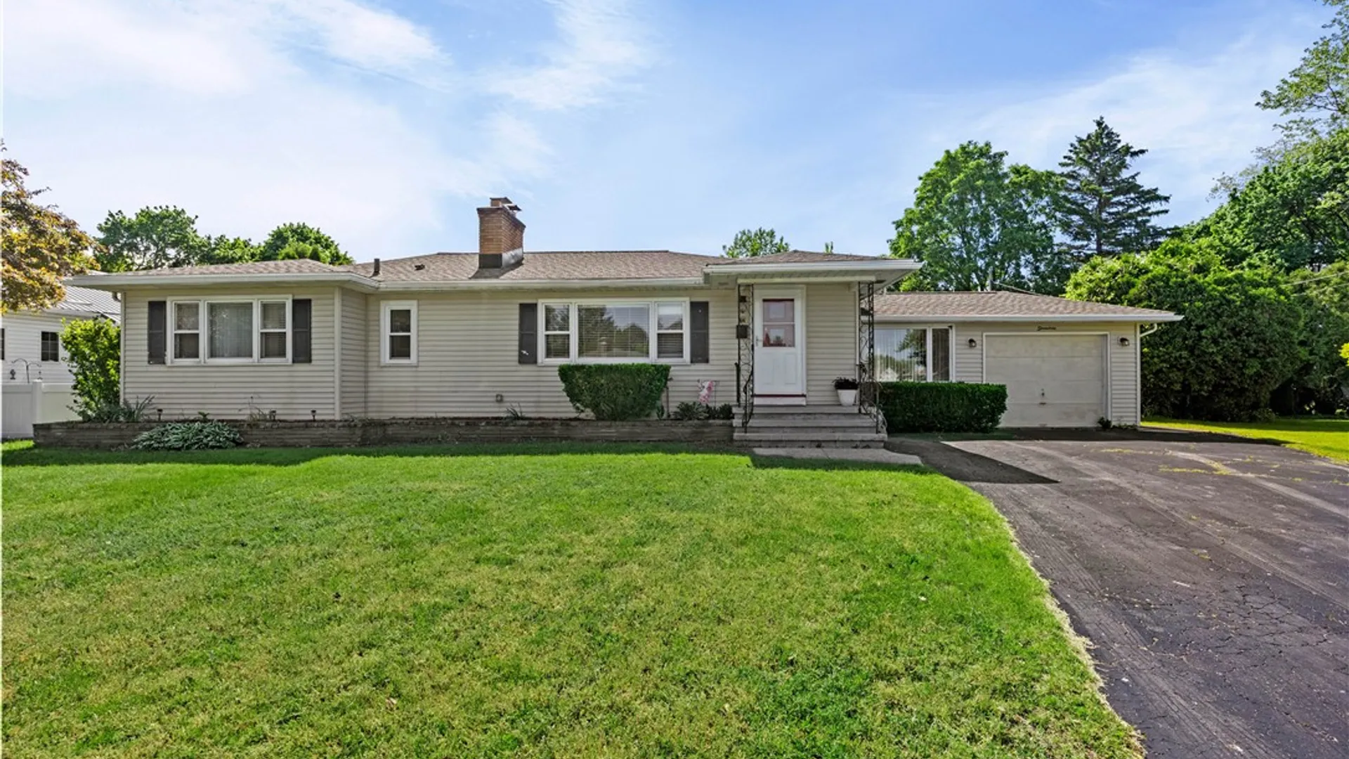 Property at 17 Ridge Port Circle, Irondequoit, NY 14617 4