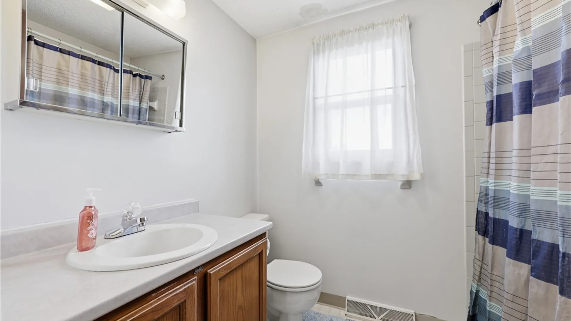 Property at 48 Olanta Street, Lancaster, NY 14043 34