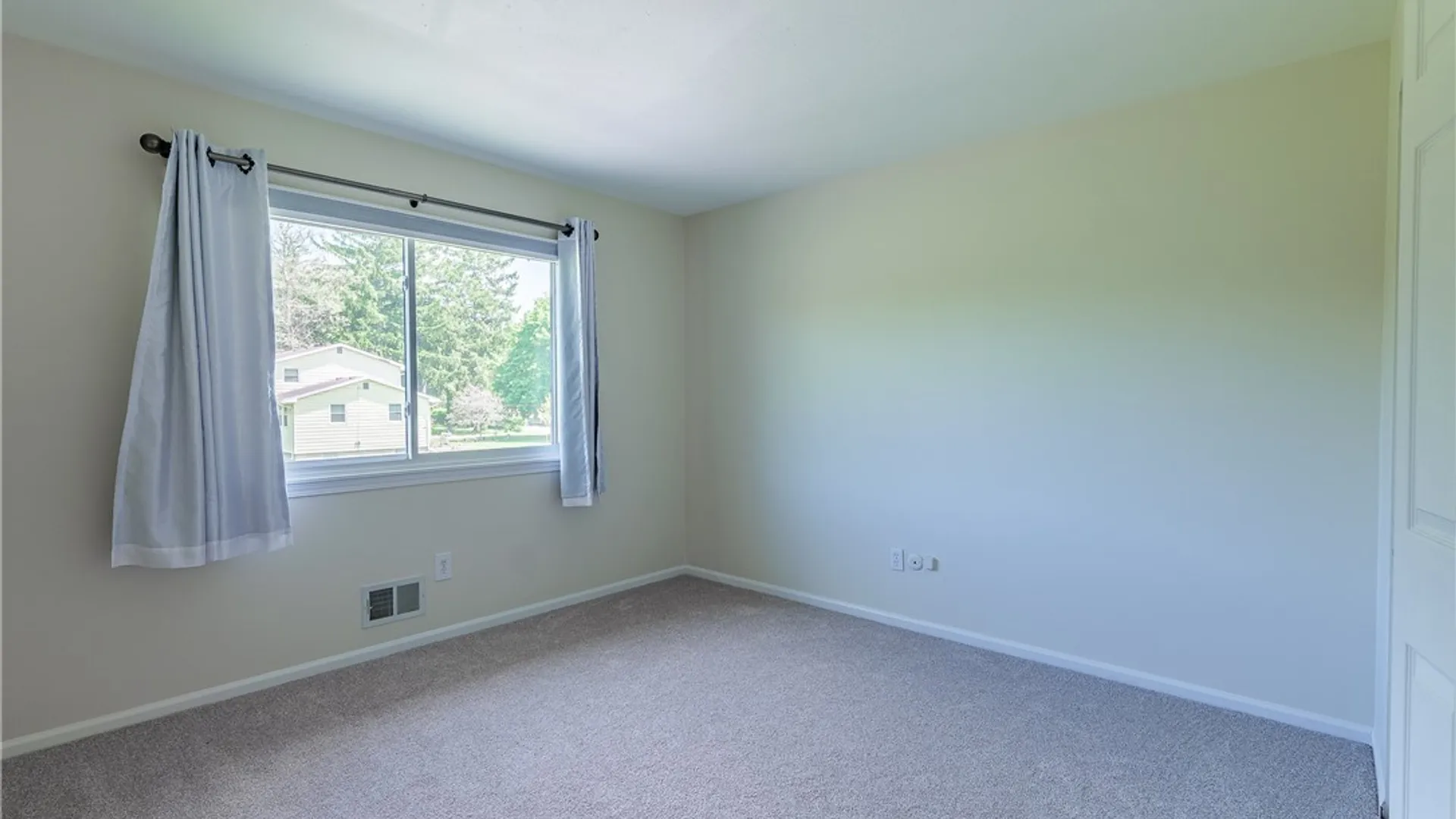 Property at 18 De Paul Drive, East Rochester, NY 14445 20