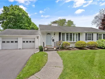 Property at 115 Mansfield Drive, Camillus, NY 13031