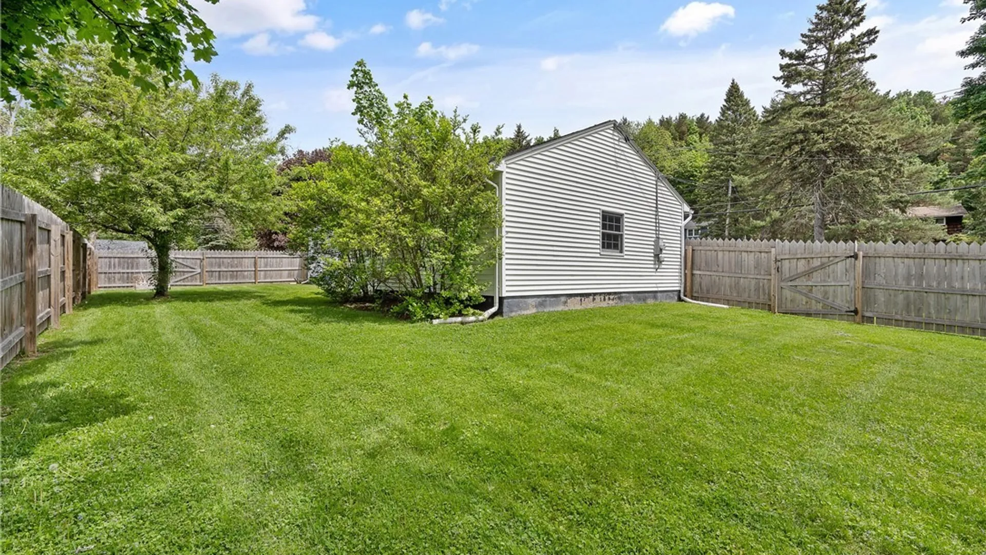 Property at 115 Mansfield Drive, Camillus, NY 13031 28